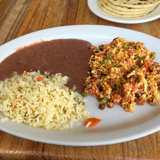 Chorizos con Huevos