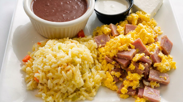 Huevos Revueltos con Jamón.