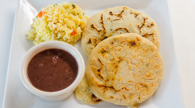 Pupusas Combo (2).