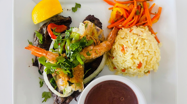 Bistec con Camarones.