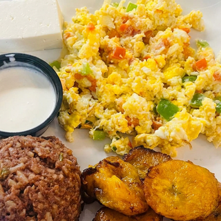 Plátanos, Frijoles, Queso, Crema y Huevos