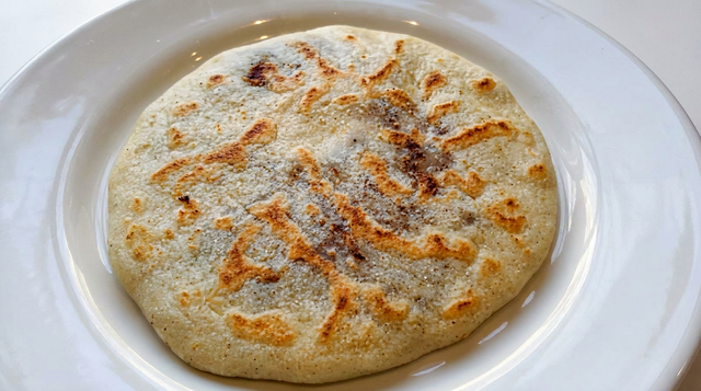 Pupusa de Queso con Frijol.
